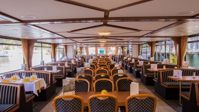 Lunch River Boat Tour (2 course + 1 drink)